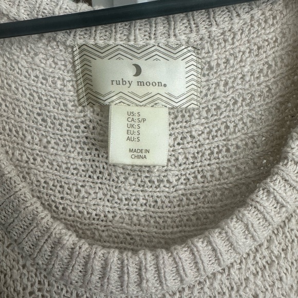 Bohemian Ruby Moon Blouse /Sweater Size Small. Flowy, Bottom flares out, Knit. - Picture 5 of 9